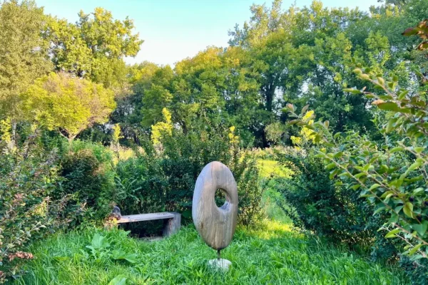 3581428_web1_Plett-sculpture_Hazel-Mouzon-Borys